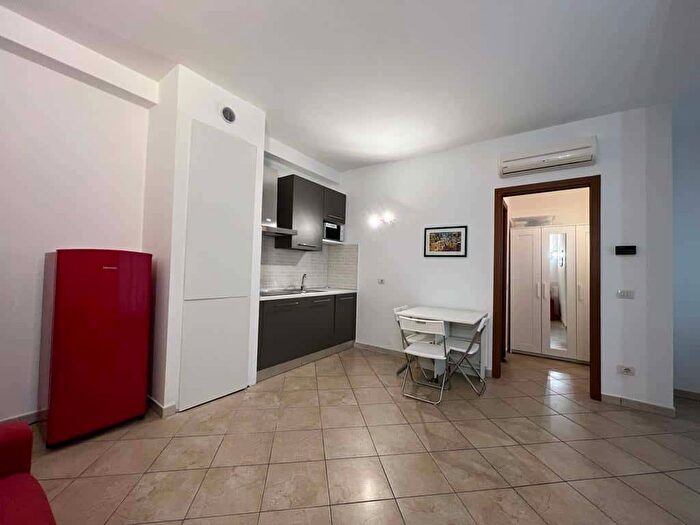 Appartamento bilocale in affitto in Via Lorenteggio, Piazza Napoli, Milano