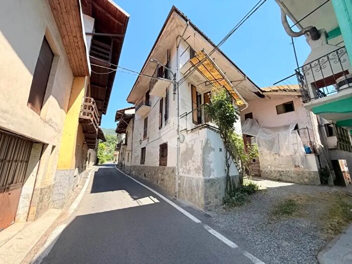 Casa quadrilocale in vendita in Via delle Torri, Rocca Canavese