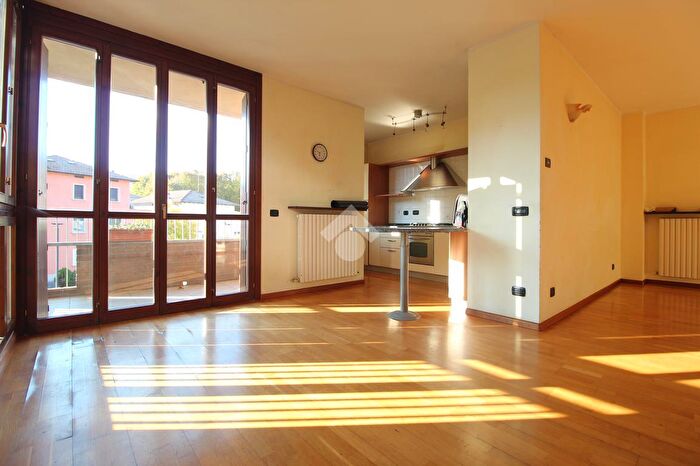 Appartamento trilocale in vendita in Piazza XXV Aprile, Cadelbosco Di Sopra