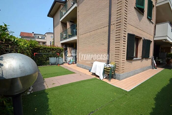 Appartamento trilocale in vendita in Via Vecchia Comasina, Cesate