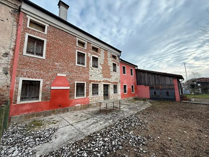Casa con 5 locali in vendita in Via Chiavica, Roveredo Di Gua