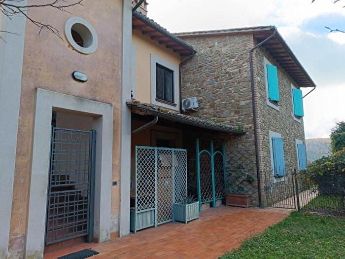 Appartamento trilocale in vendita in Via Cinque Cerri, Bettona