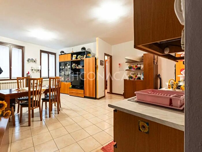 Appartamento bilocale in vendita in Via Rho, Cabiate