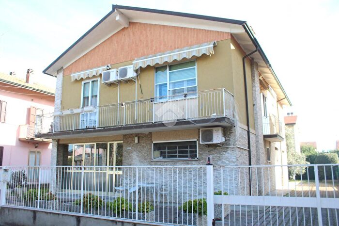 Casa con 7 locali in vendita in Nn Via Madonnina, Cesena