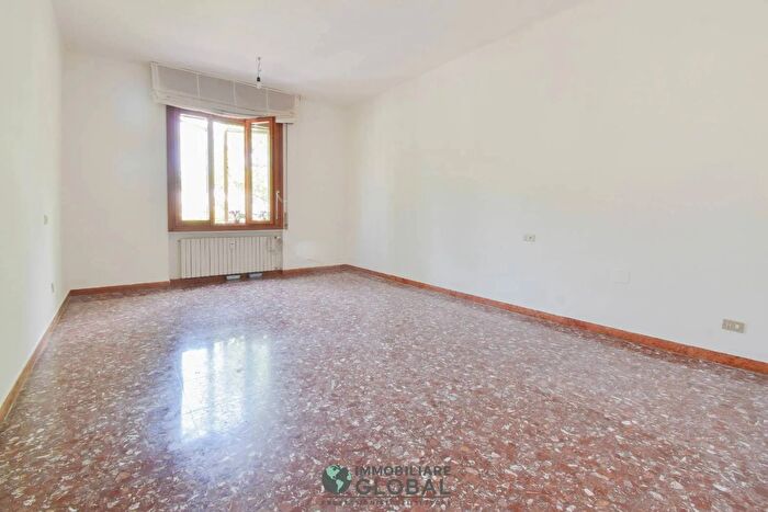 Appartamento quadrilocale in vendita in Via Graziosi Modena, Modena