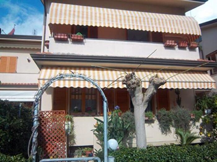 Casa con 5 locali in affitto in Via della Barbiera, Forte Dei Marmi