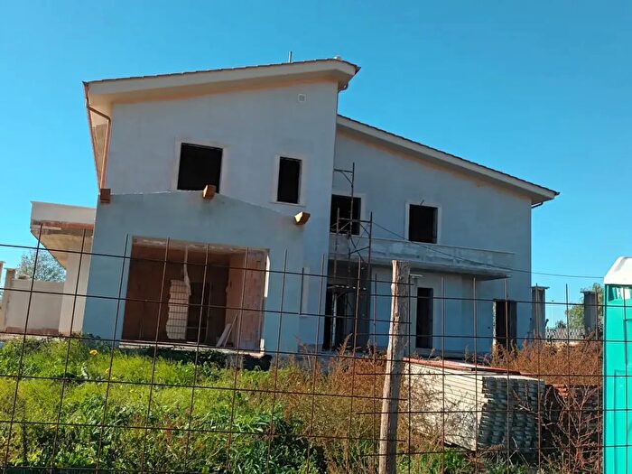Casa trilocale in vendita in Via Enrico De Nicola, Pomezia