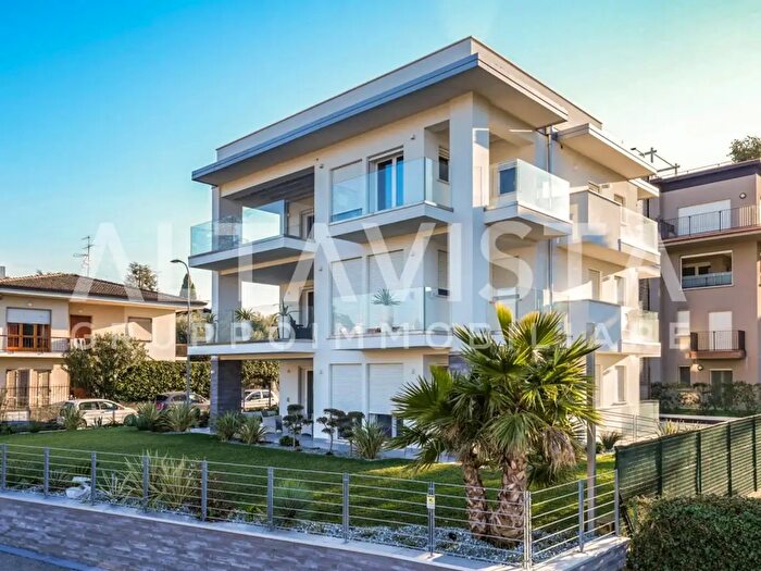 Appartamento quadrilocale in vendita in Via Michelangelo, Desenzano Del Garda