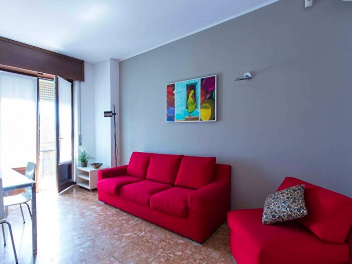 Appartamento trilocale in affitto in Via Luigi Settembrini, Centrale, Milano