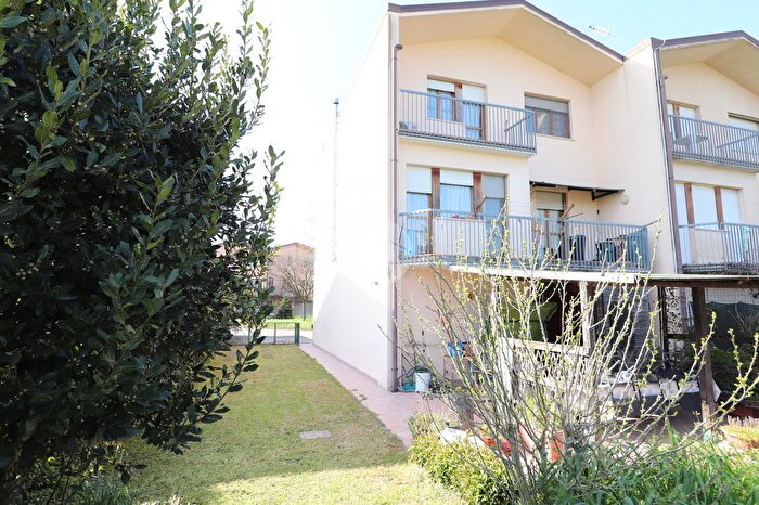 Casa con 5 locali in vendita in Via Verona, Mantova
