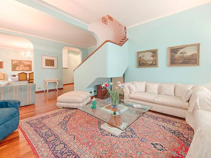 Appartamento quadrilocale in affitto in Viali, Modena