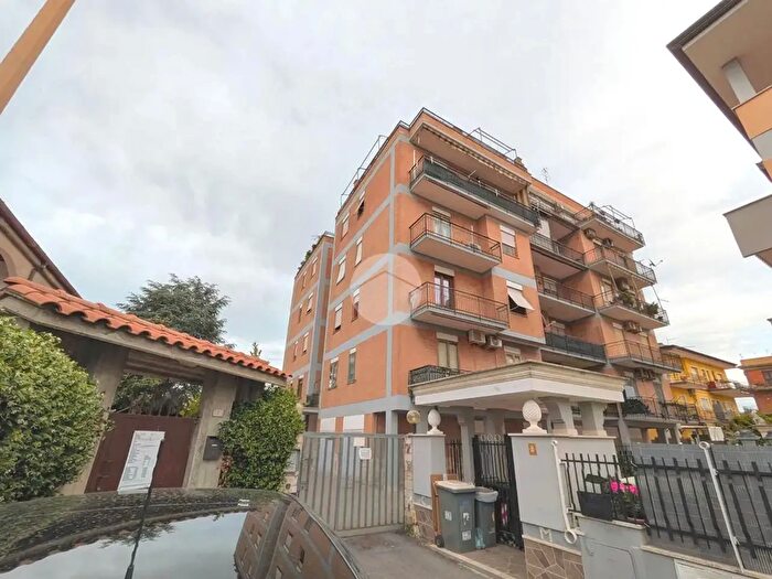 Appartamento trilocale in vendita in Via Giovanni Zino, Ciampino