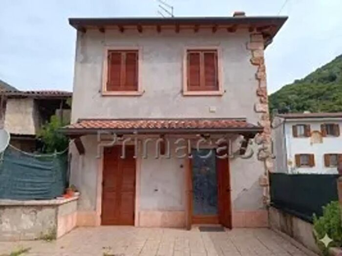 Casa quadrilocale in vendita in Piazza SantAndrea, Badia Calavena