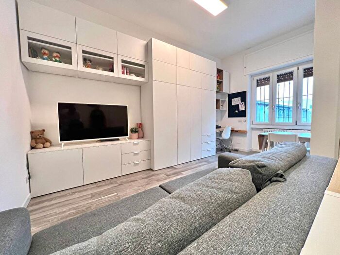 Appartamento monolocale in affitto in Via Pordenone, Udine, Milano