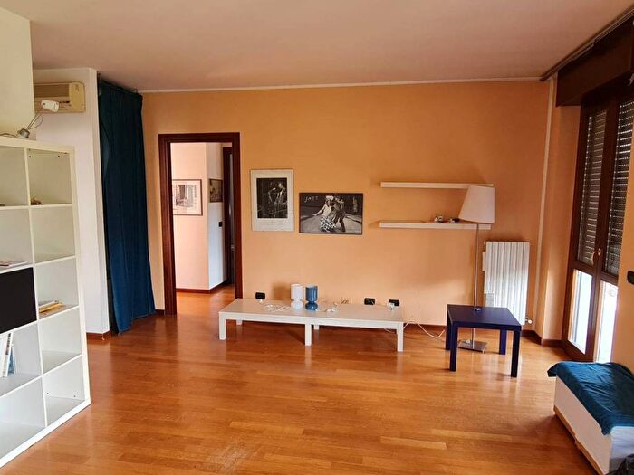 Appartamento quadrilocale in affitto in Via Camp di Tombetta, Borgo Roma, Verona
