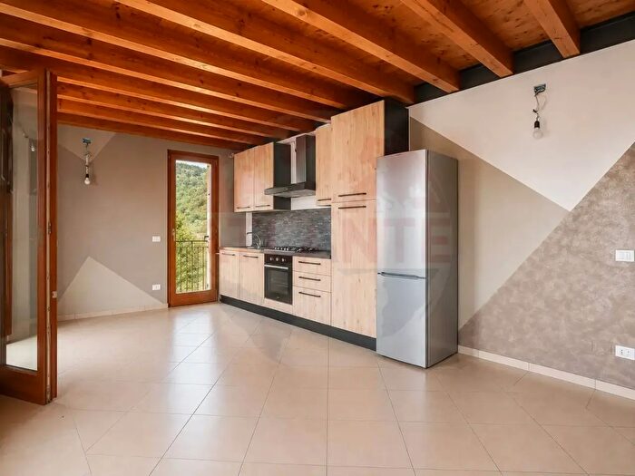 Appartamento con 5 locali in vendita in Via Loden Snc, Zone
