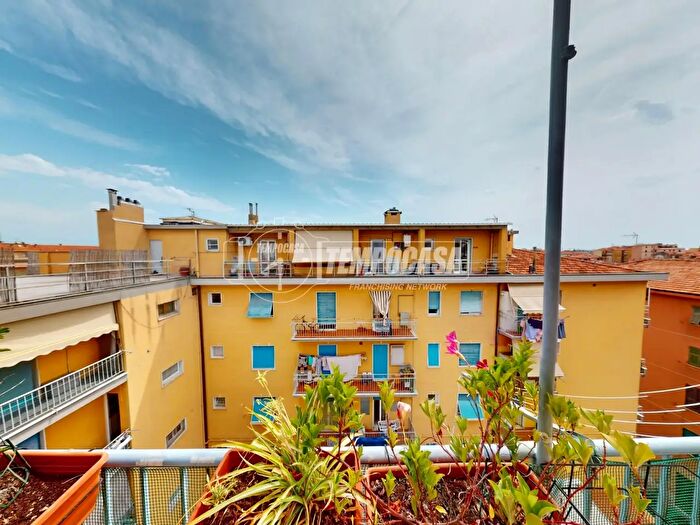Appartamento trilocale in vendita in Via Dottor Niccolari, Albenga