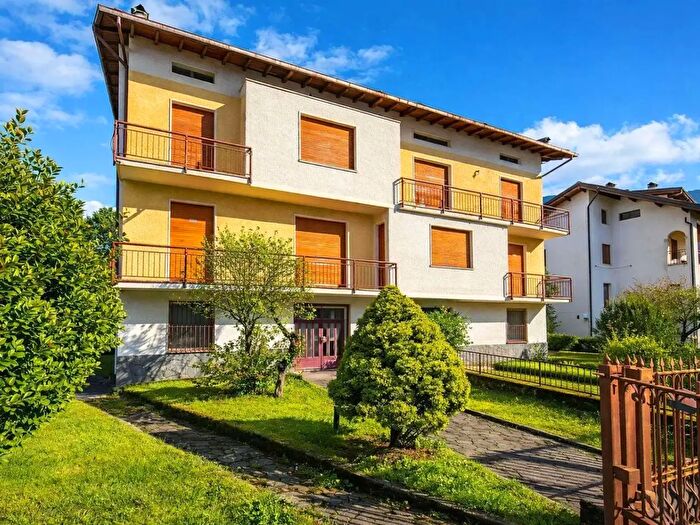 Casa con 10 locali in vendita in Via Adamello, Cerete