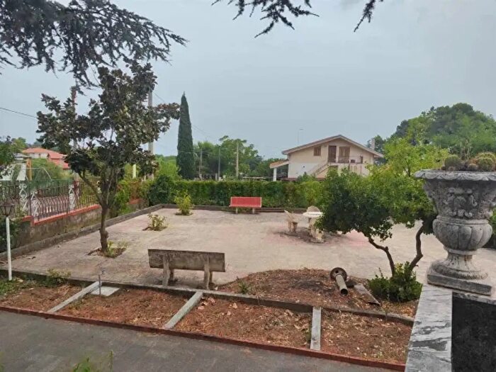 Casa con 6 locali in vendita in Via Grottalunga, Nicolosi