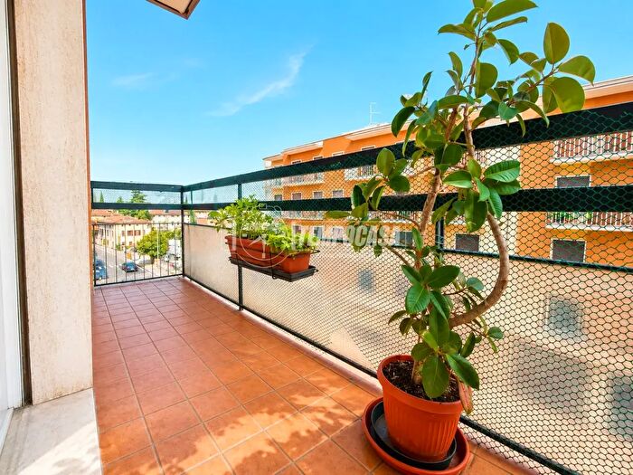 Appartamento trilocale in vendita in Via Lombardia, Brescia