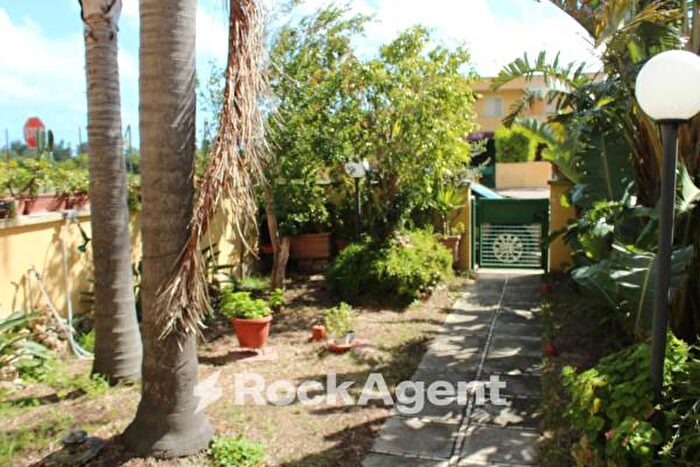 Casa con 6 locali in vendita in Viale dei Pascià Torre Saracena, Melendugno