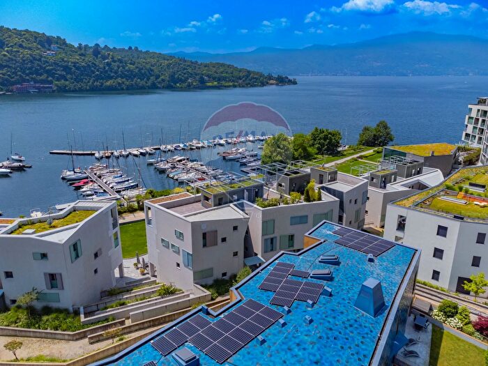 Appartamento quadrilocale in vendita in Laveno Mombello