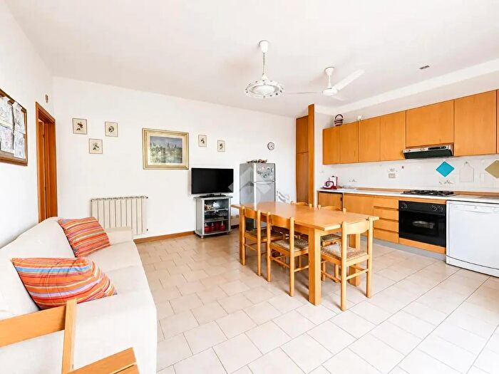 Appartamento quadrilocale in vendita in Via Magliano, Massa
