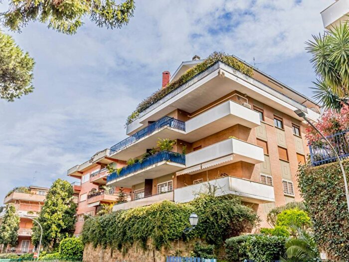 Appartamento con 5 locali in affitto in Via Madesimo, Camilluccia Farnesina, Roma