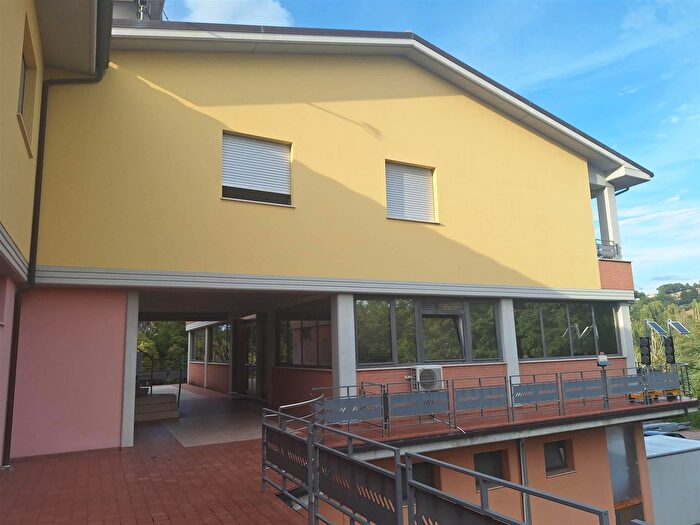 Appartamento con 5 locali in vendita in Ripe San Ginesio