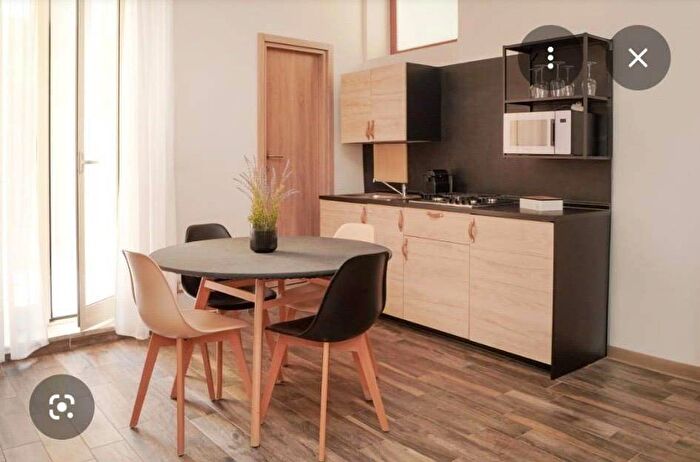 Appartamento bilocale in affitto in Via Chiatamone, Santa Lucia, Napoli