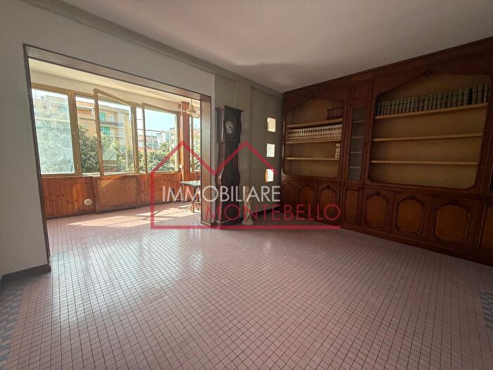 Appartamento con 5 locali in vendita in Cristoforo Colombo, Camaiore