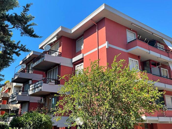 Appartamento trilocale in affitto in Mostacciano, Roma