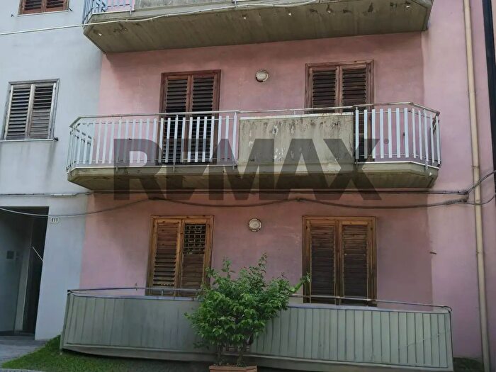 Appartamento quadrilocale in vendita in Aci Sant'Antonio