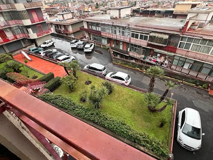 Appartamento trilocale in vendita in Via Michelangelo Buonarroti, Aci Catena