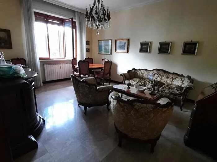 Appartamento con 5 locali in vendita in Piacenza