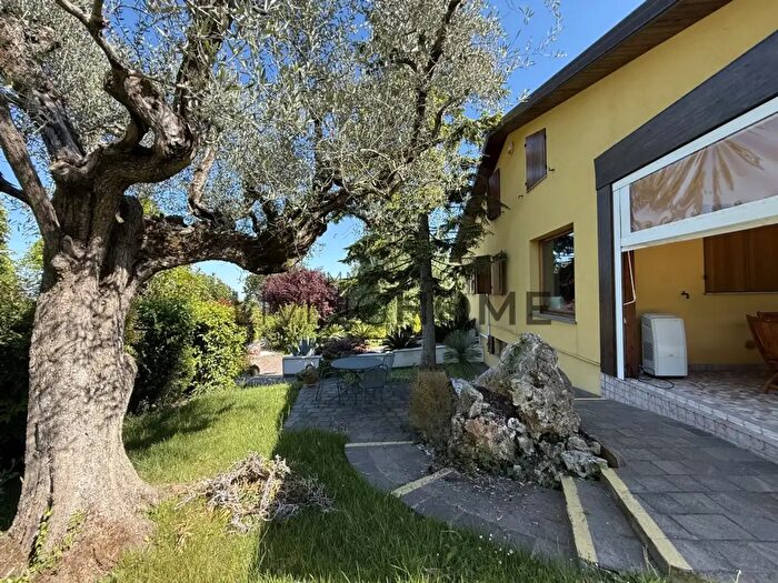 Casa con 8 locali in vendita in Via Giuseppe di Vittorio, Roncofreddo