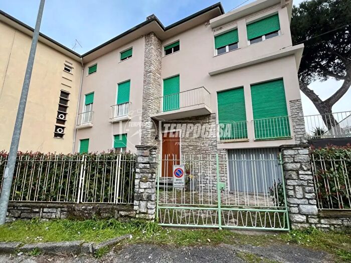 Appartamento con 5 locali in vendita in Viareggio
