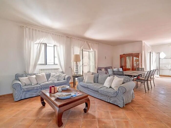 Casa con 14 locali in vendita in Via Po, Santa Marinella
