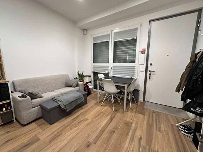 Appartamento bilocale in affitto in Via Volta, Uggiate Trevano, Uggiate con Ronago