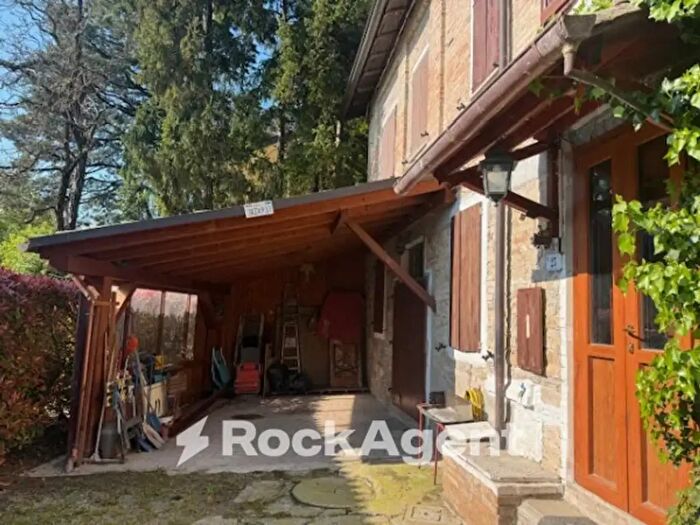 Casa con 5 locali in vendita in Tizzano Val Parma