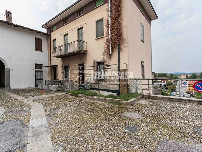 Appartamento bilocale in vendita in Piazza Vittorio Veneto, Lurago D'Erba