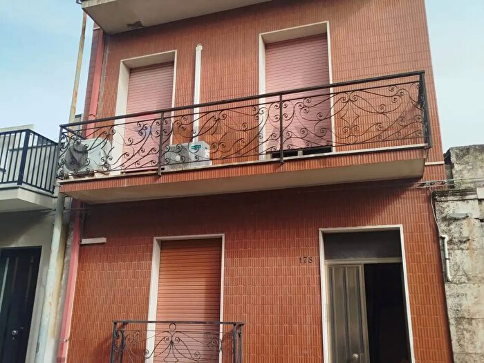 Casa con 9 locali in vendita in Via Solferino, Canicattini Bagni