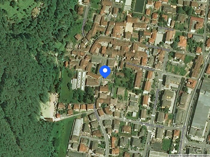 Casa con 9 locali in vendita in Via Fontane, Villa Carcina