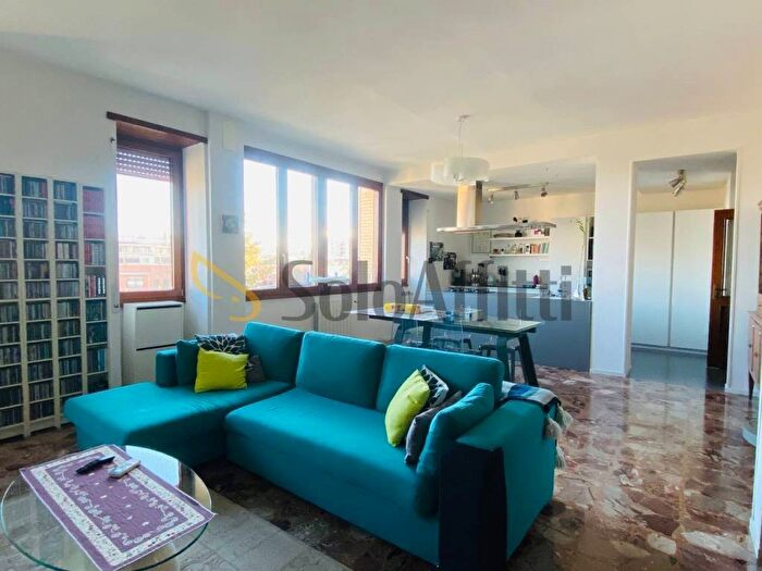 Appartamento quadrilocale in affitto in Via Salvatore Lorizzo, Spinaceto, Roma