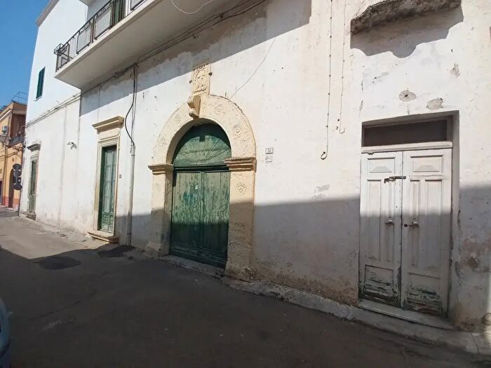 Casa con 7 locali in vendita in Via Garibaldi, Taviano