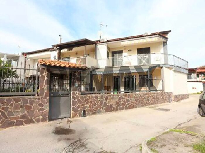 Appartamento quadrilocale in vendita in Via della Stadera, Napoli