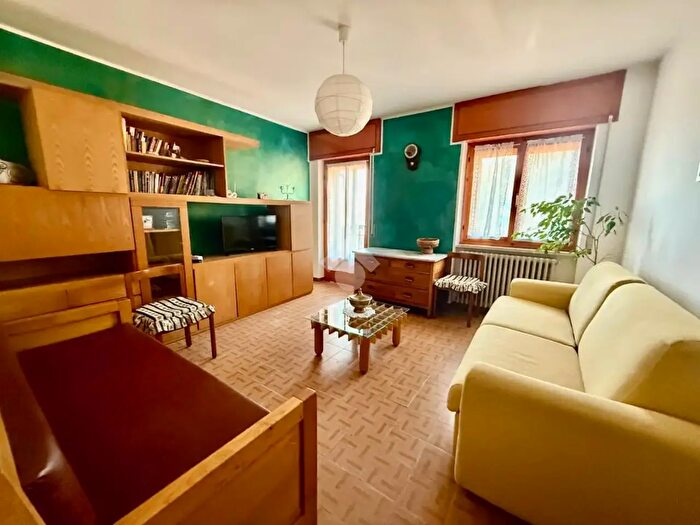 Appartamento trilocale in vendita in Via Valtellina, Monno