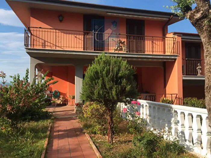 Casa con 5 locali in vendita in Via Gaspare Spontini, Mentana