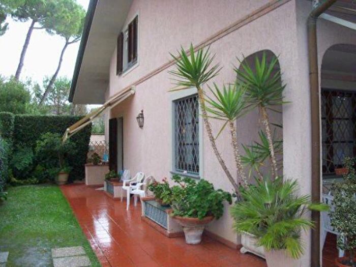 Casa con 5 locali in affitto in Via F Donati, Forte Dei Marmi