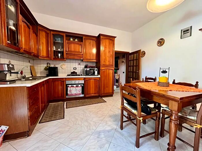 Casa con 5 locali in vendita in Lamporecchio